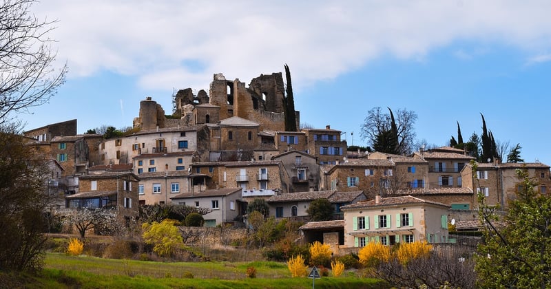 Combien de jours prévoir pour visiter les villages perchés de la Drôme ?